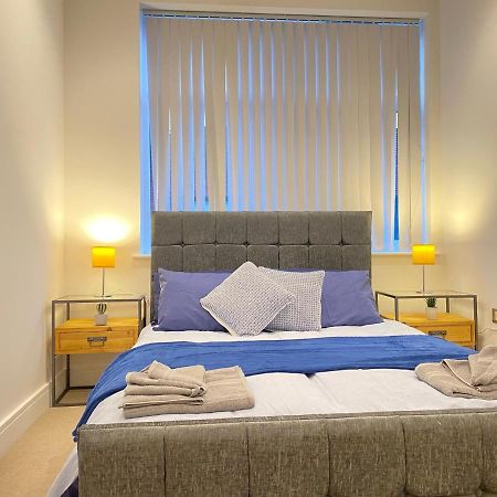 10080 Luxury Apartment Near Luton Town Mall Bagian luar foto