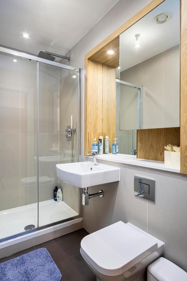 10080 Luxury Apartment Near Luton Town Mall Bagian luar foto