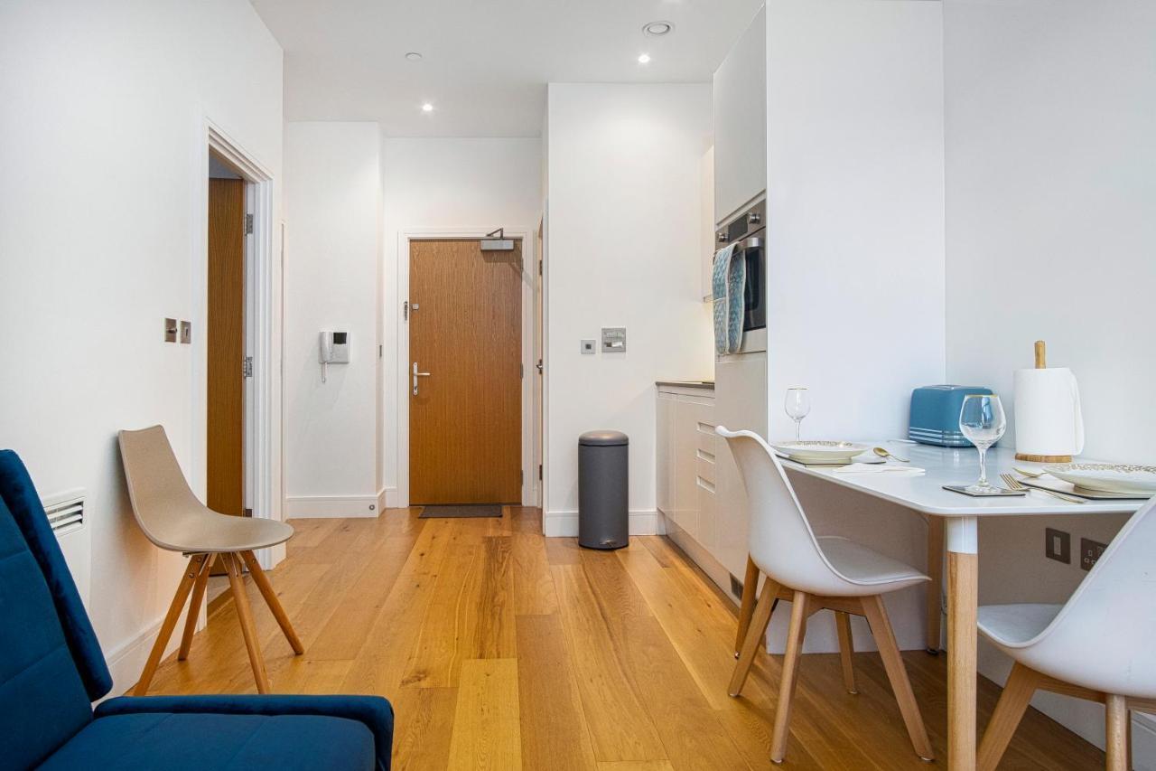 10080 Luxury Apartment Near Luton Town Mall Bagian luar foto